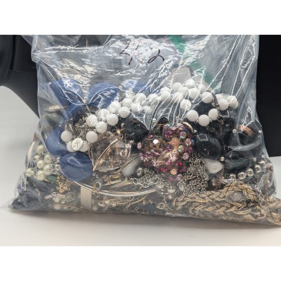 Jewelry Lot Gilda Wearable Over 4 Lbs Mixed Jewelry Mystery Bag - Picture 5 of 8